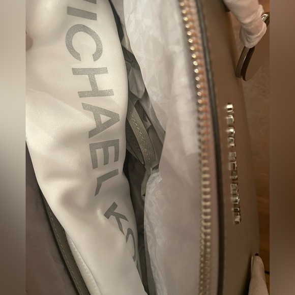 Michael Kors LG EW TZ TOTE LEATHER JET SET ITEM - Picture 3 of 4